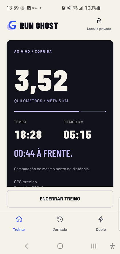 Tela demonstrativa de treino ao ar livre do Run Ghost com distância, tempo e comparação com o fantasma.